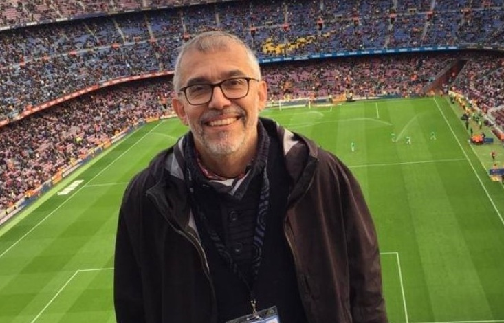 Es de Funes y participó de un libro sobre Messi publicado en Barcelona